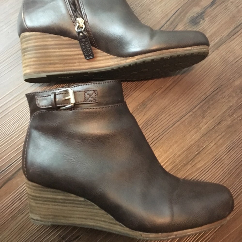 Dr. Scholl’s ankle bootie. Size 9.